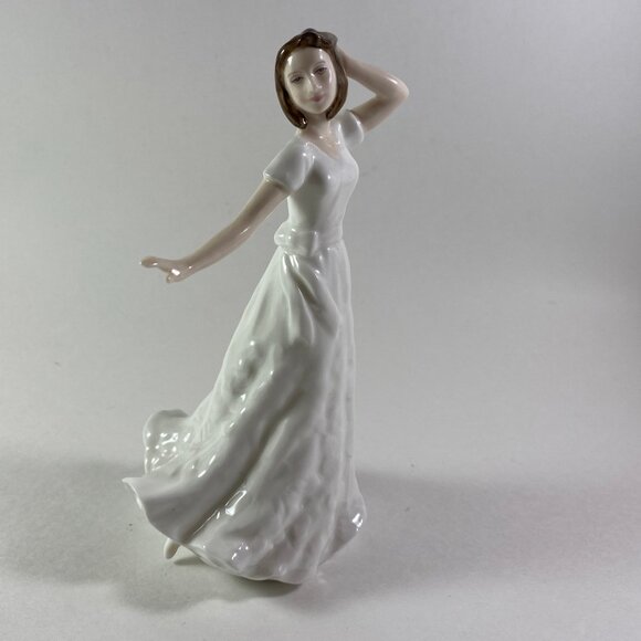 ROYAL DOULTON - CHARMED Figurine #HN 4445 Artist Signed 5.5" inches tall - Picture 2 of 9